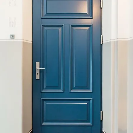 Modern In Center Апартаменты *