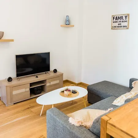 Modern In Center Апартаменты *